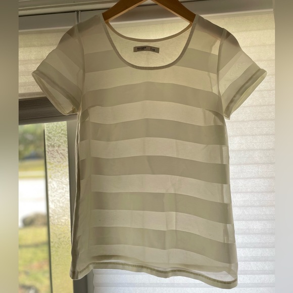 Women’s Old Navy blouse - Picture 2 of 4